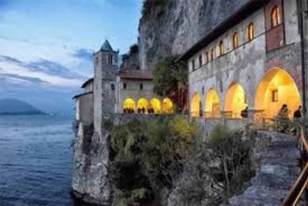 Lago Maggiore, Leggiuno, Ampio Appartamento Eksteriør billede