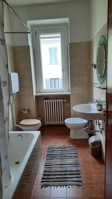 Lago Maggiore, Leggiuno, Ampio Appartamento Eksteriør billede